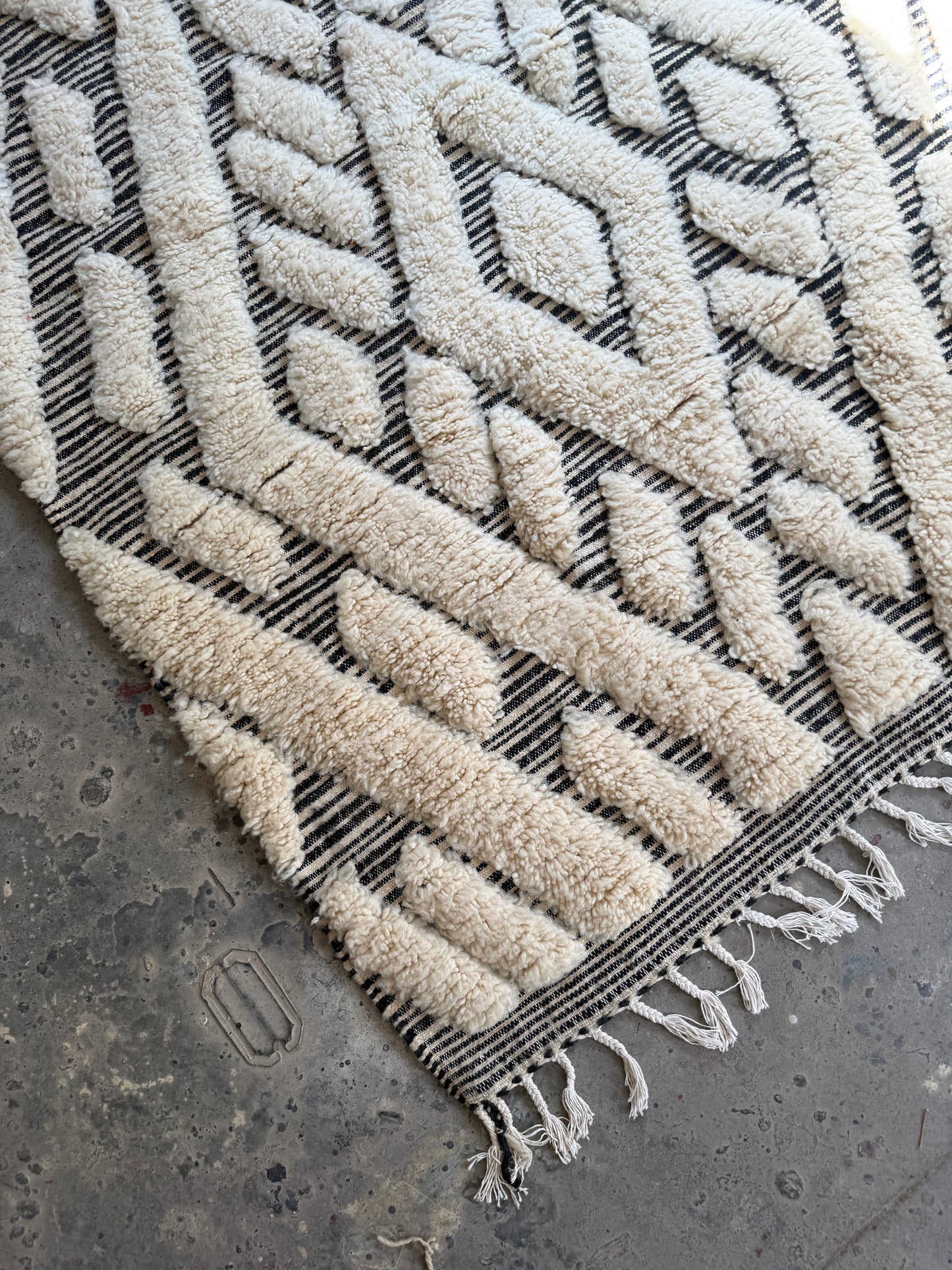 שטיח צמר | מעוינים שחור לבן