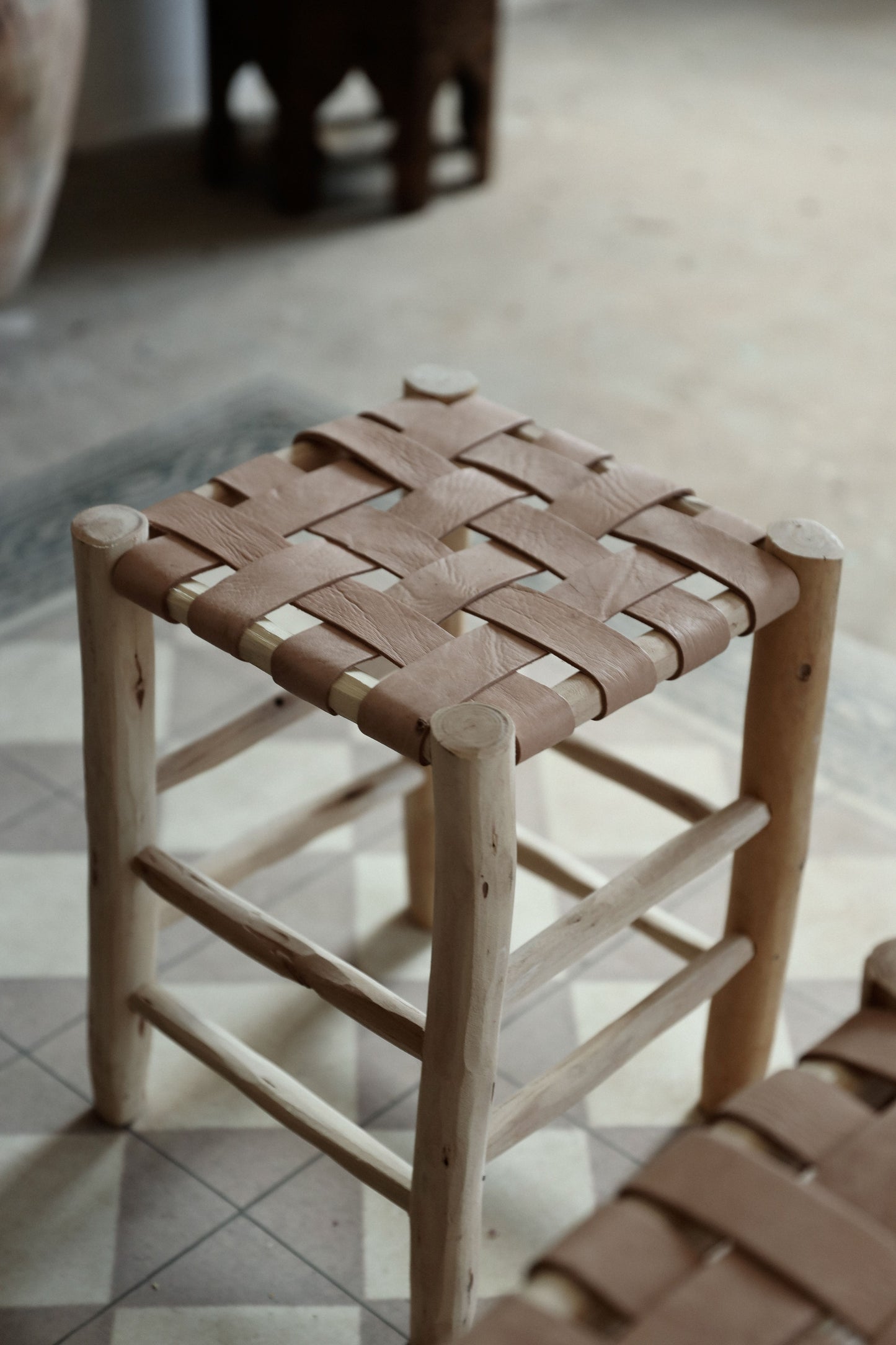 דרגש עץ בשילוב עור | טבעי