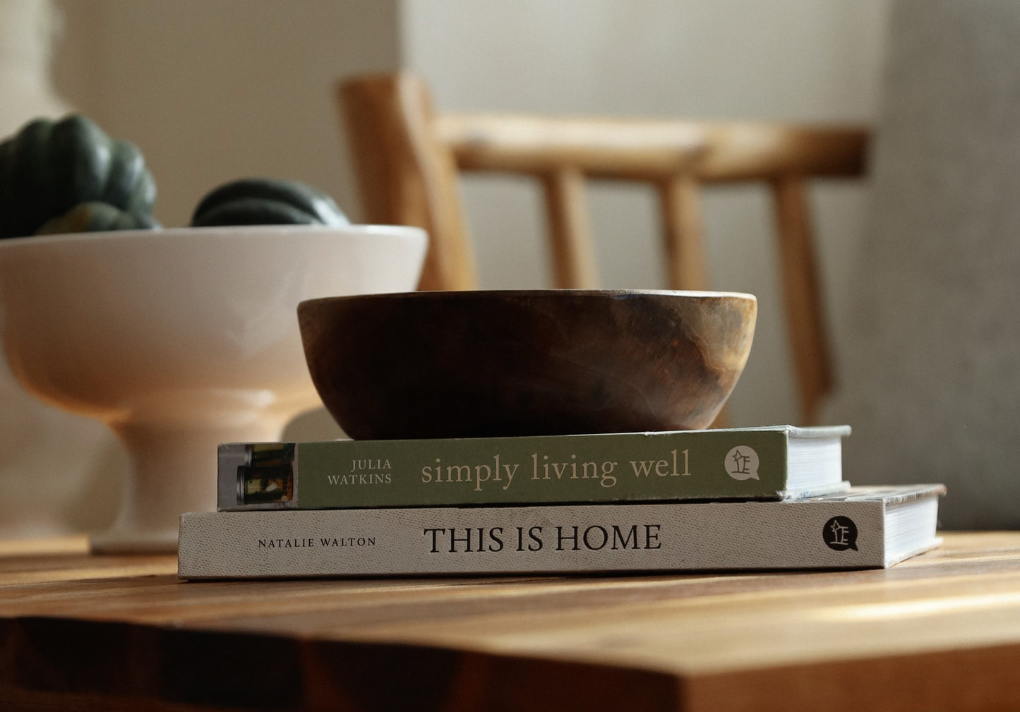 נר בקערת עץ טיק