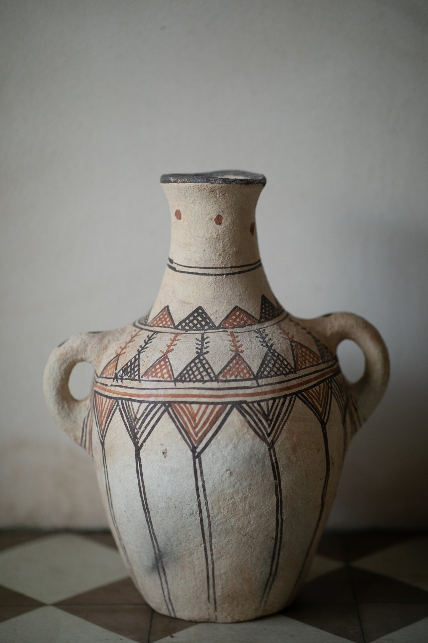 כד חרס ברברי | מעוטר