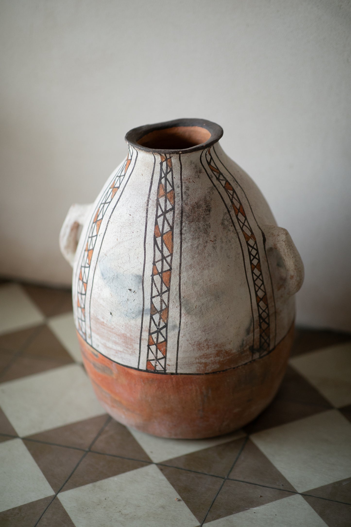 כד חרס ברברי | מעוטר