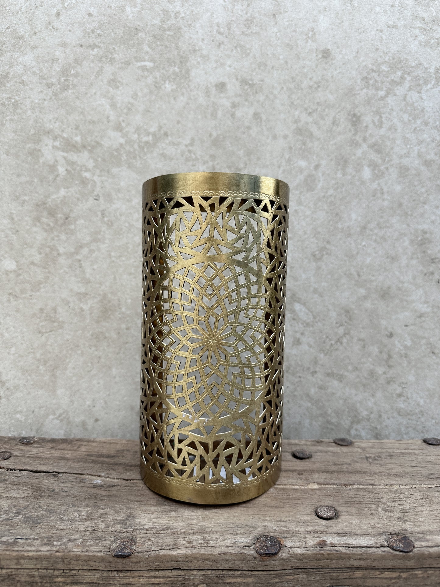 אהיל נחושת | צמוד קיר