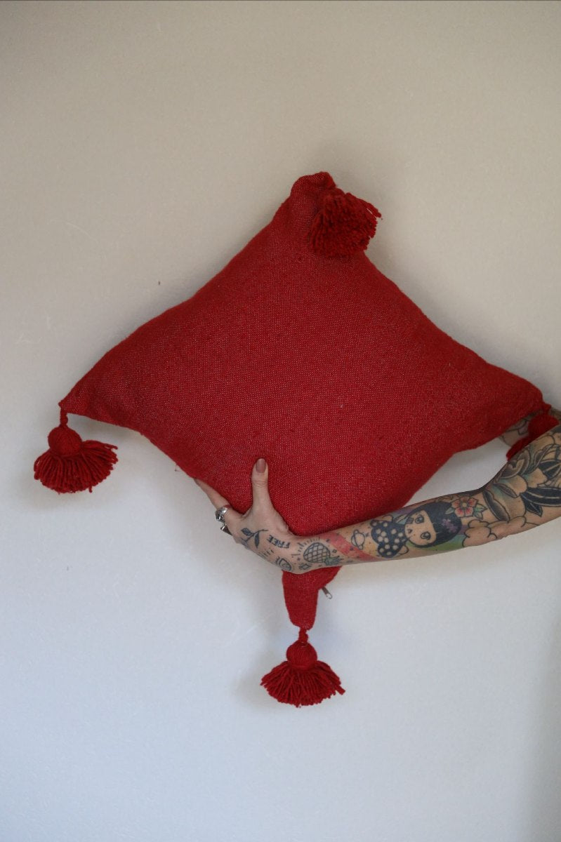 כרית פונפונים | אדום