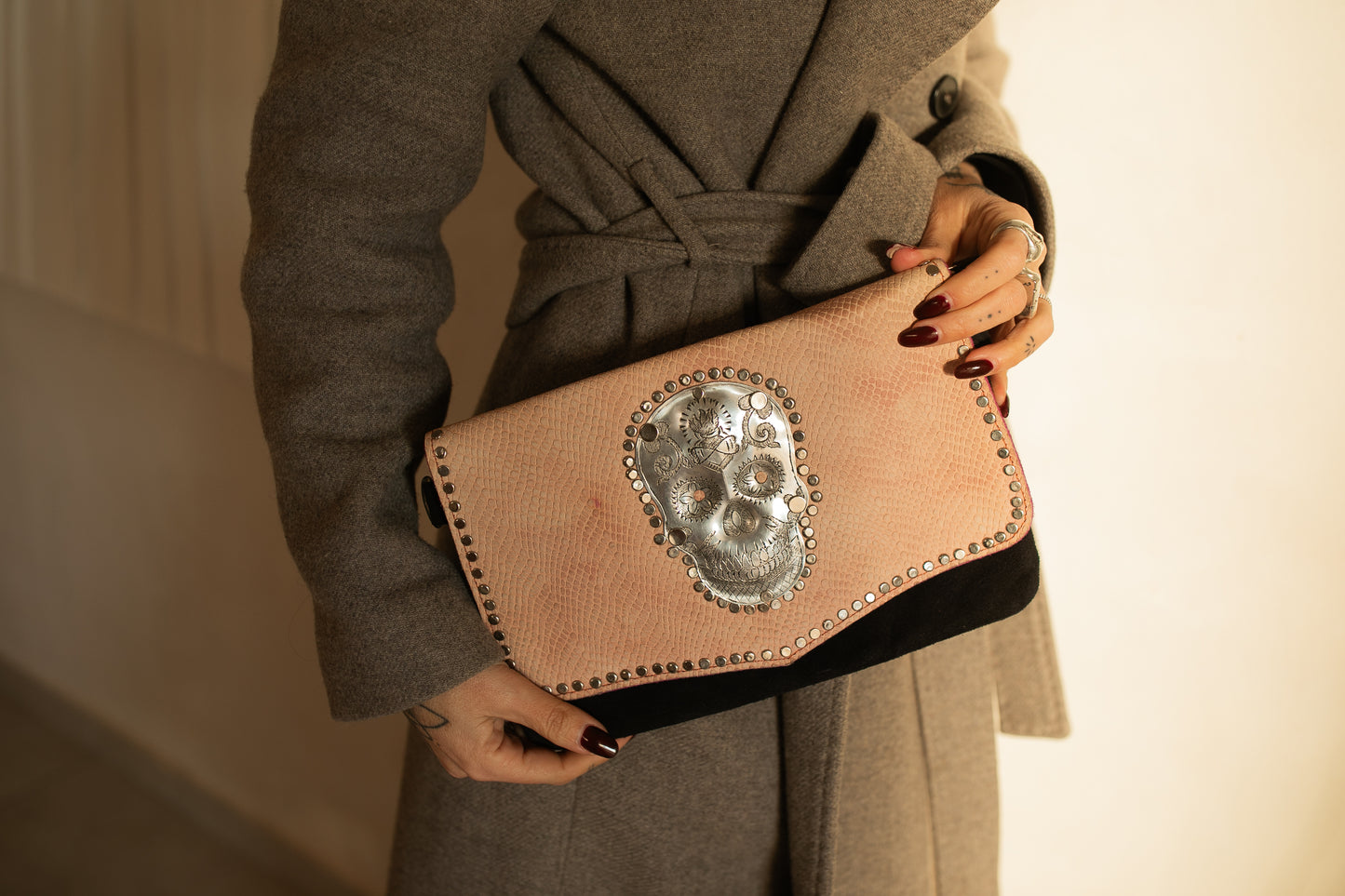 תיק קלאצ׳ ורוד גולגולת