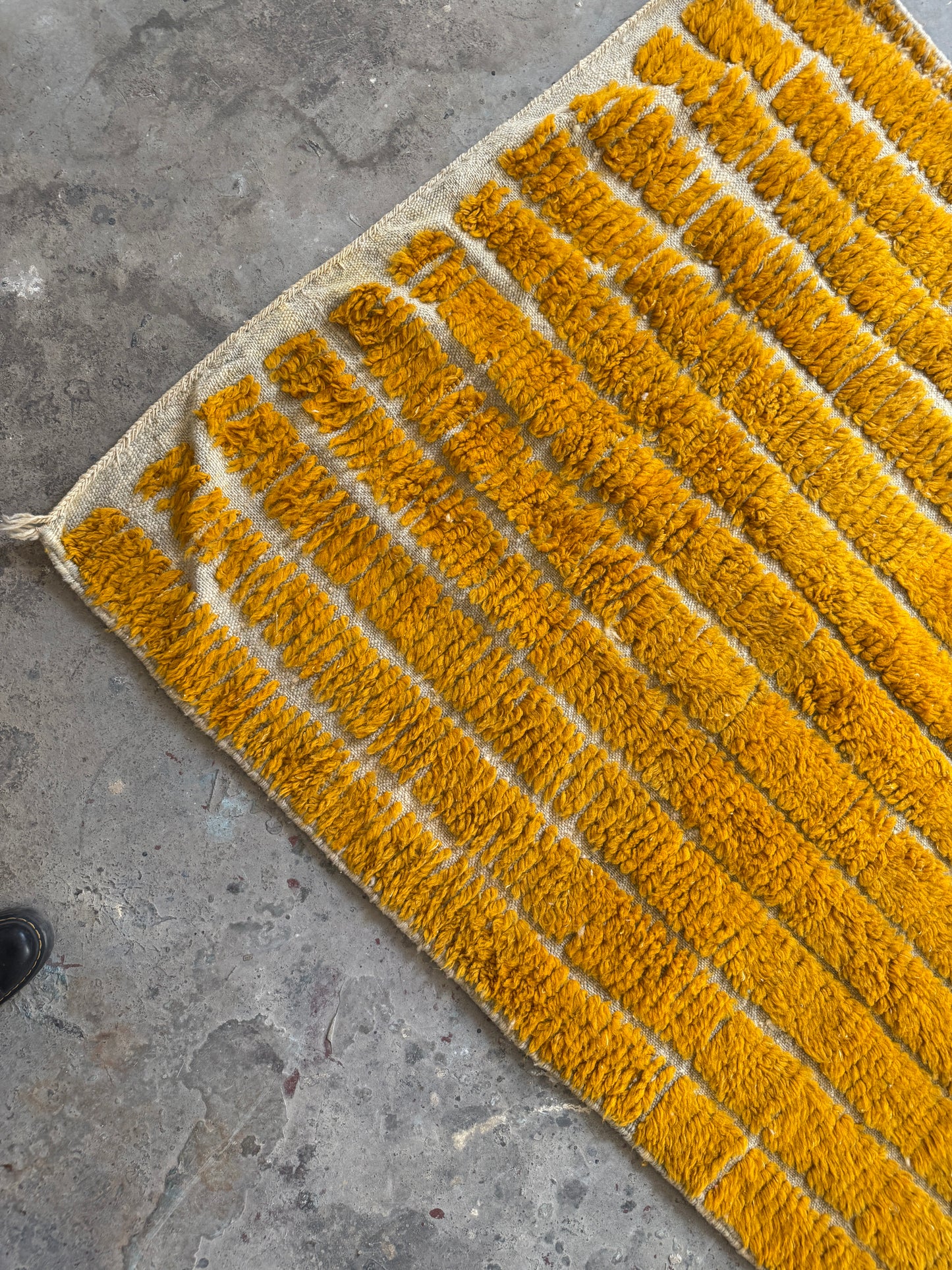 שטיח צמר | פסים חרדל