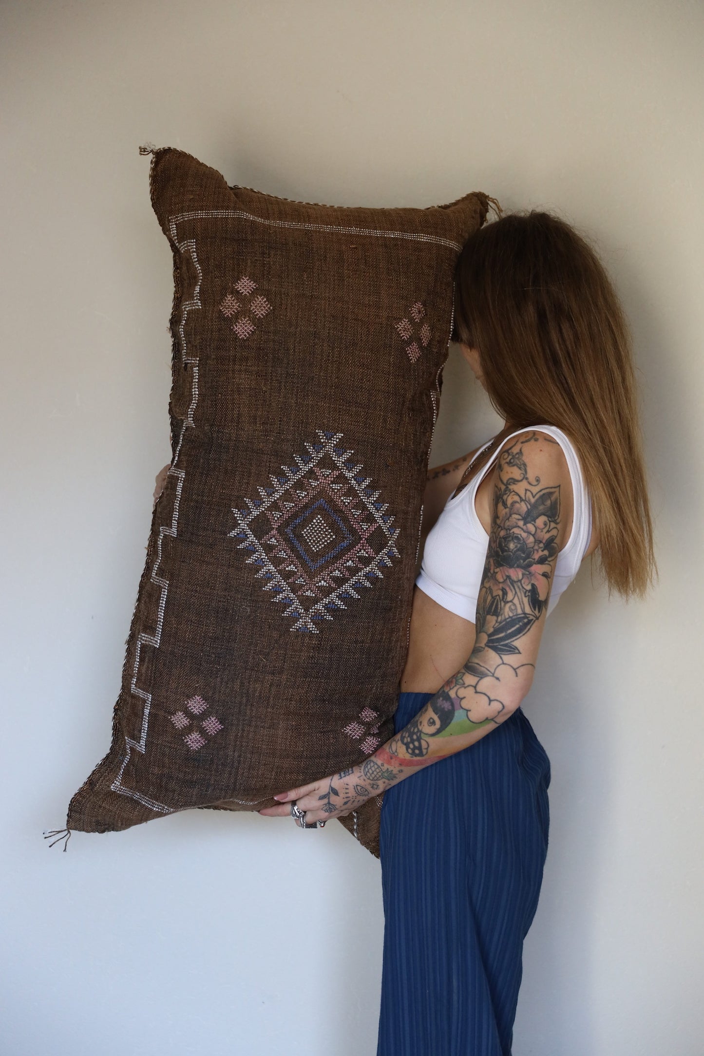 כרית סברה ארוכה | חום