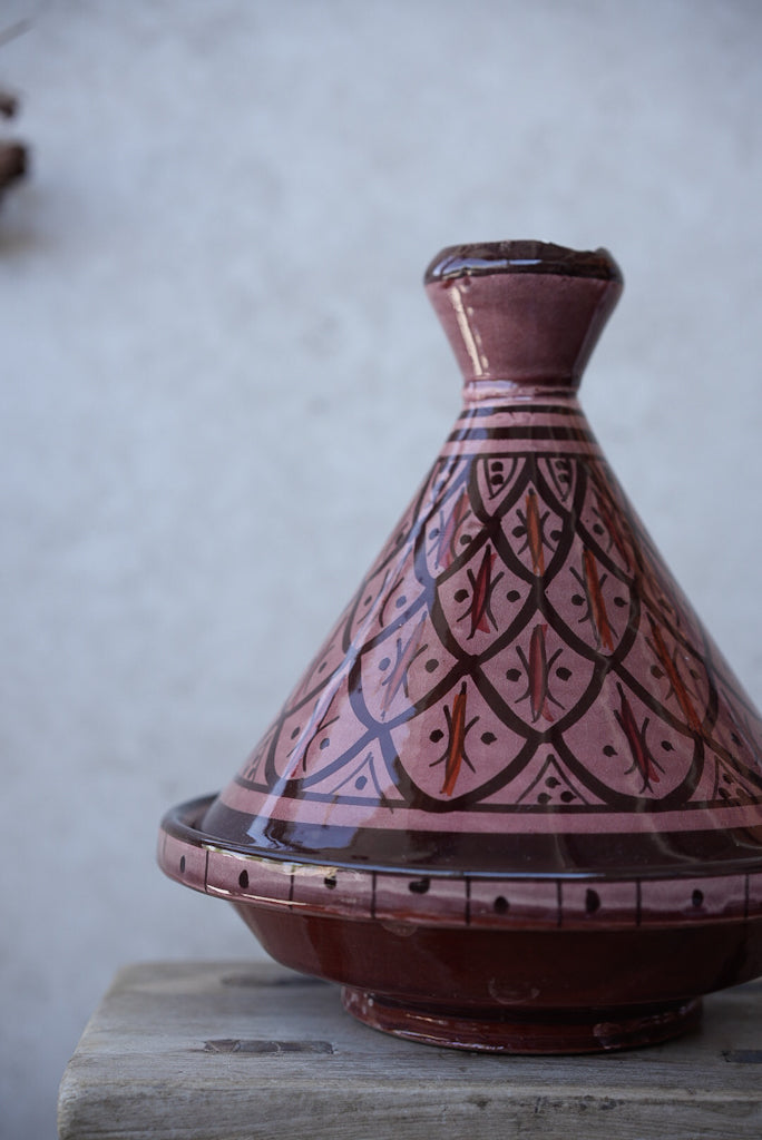 טאג'ין מצויר | אדום מלא קשקשים