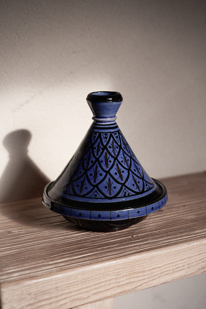 טאג'ין מצויר | כחול מלא קשקשים