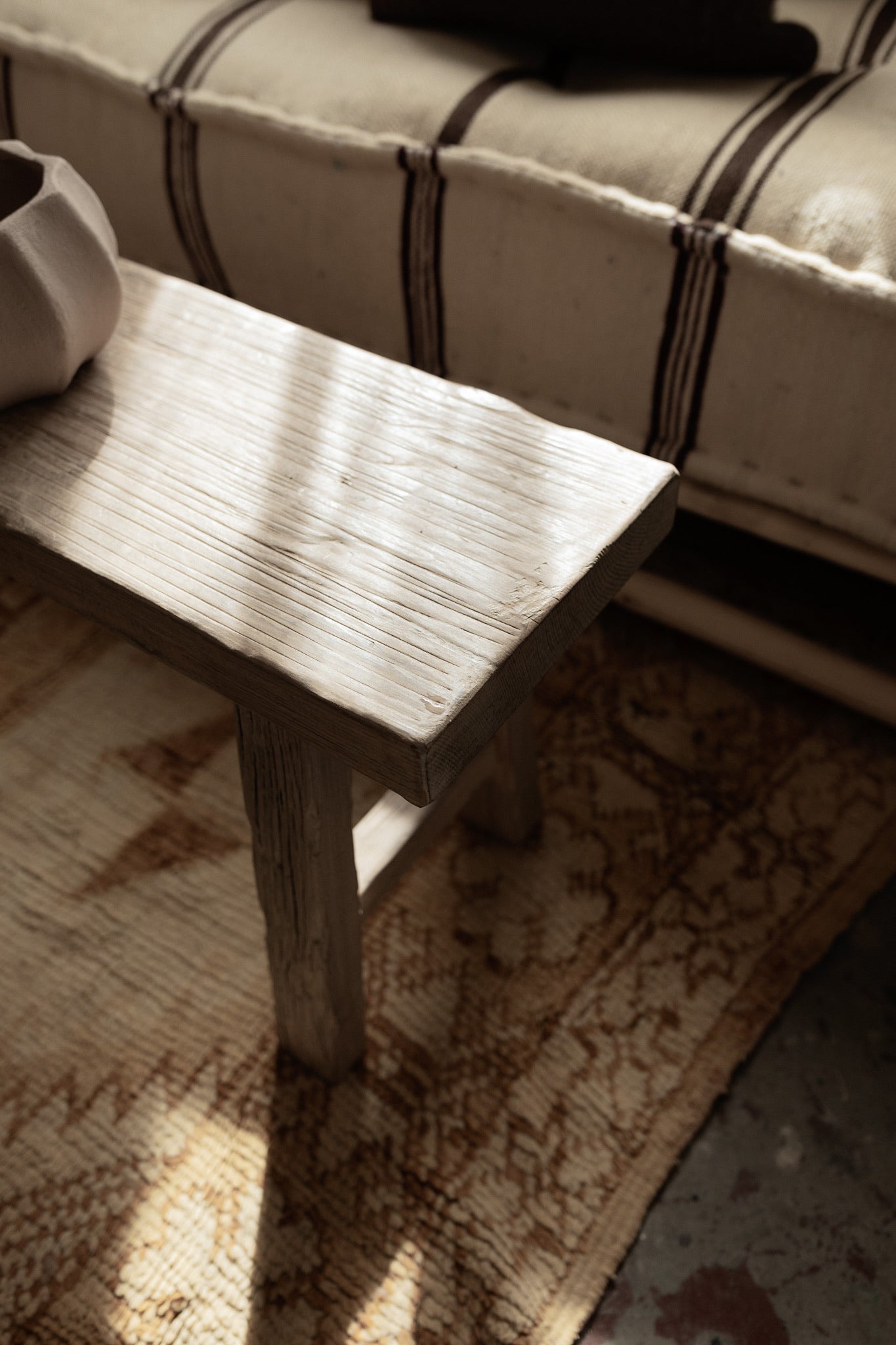 ספסל עץ בוקיצה