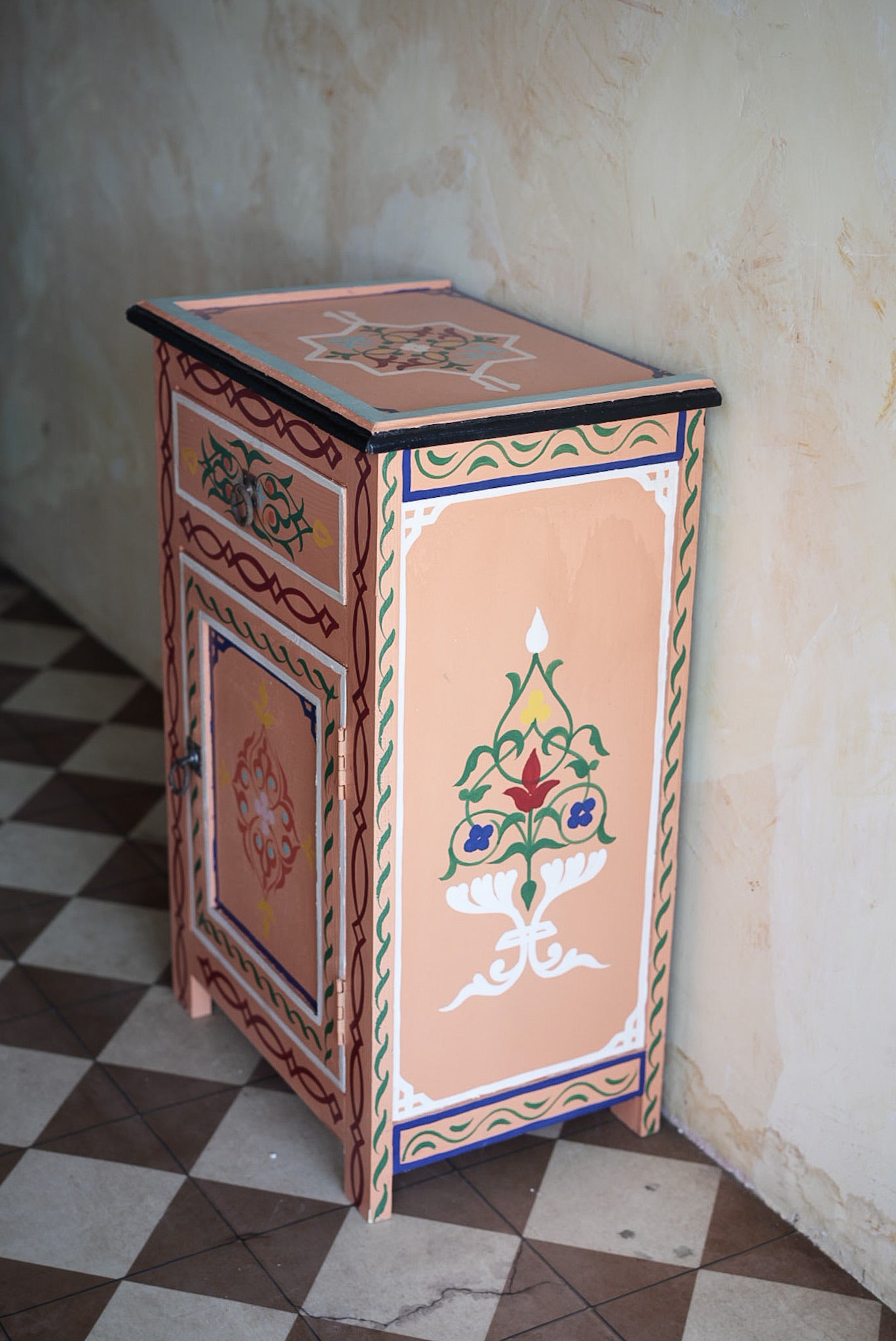 שידה מצוירת | כתום