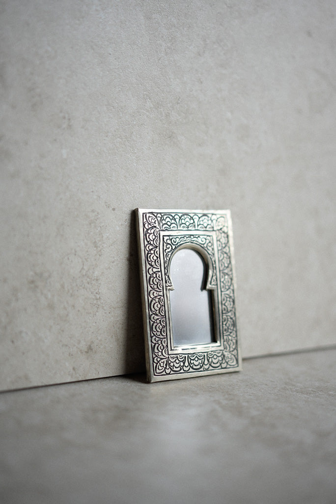 מראה מעוטרת | כסף