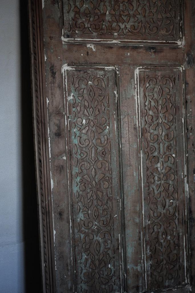 דלת עץ מרוקאית | מעוטרת