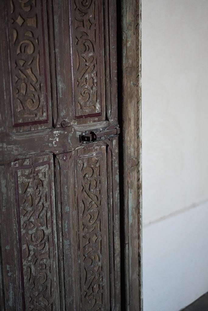 דלת עץ מרוקאית | מעוטרת