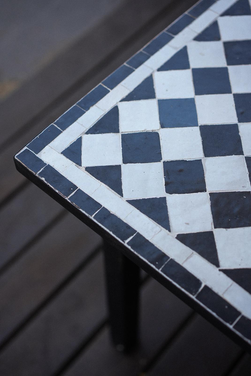 שולחן מוזאיקה מלבני | משבצות שחור לבן