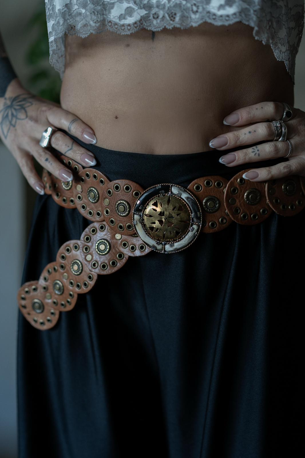 חגורה מעור חום | אבזם מיוחד