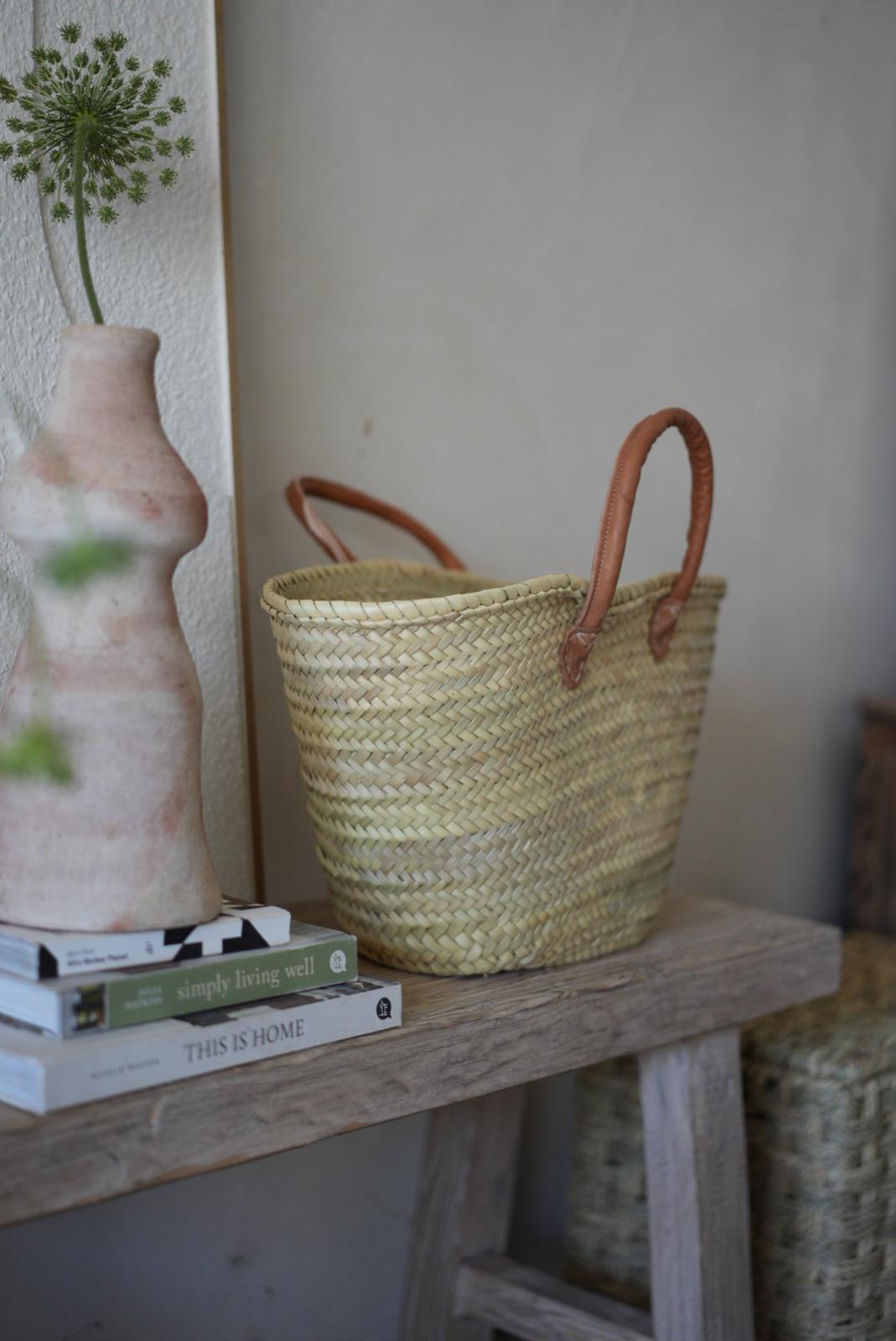 סל קש עם ידיות מעור