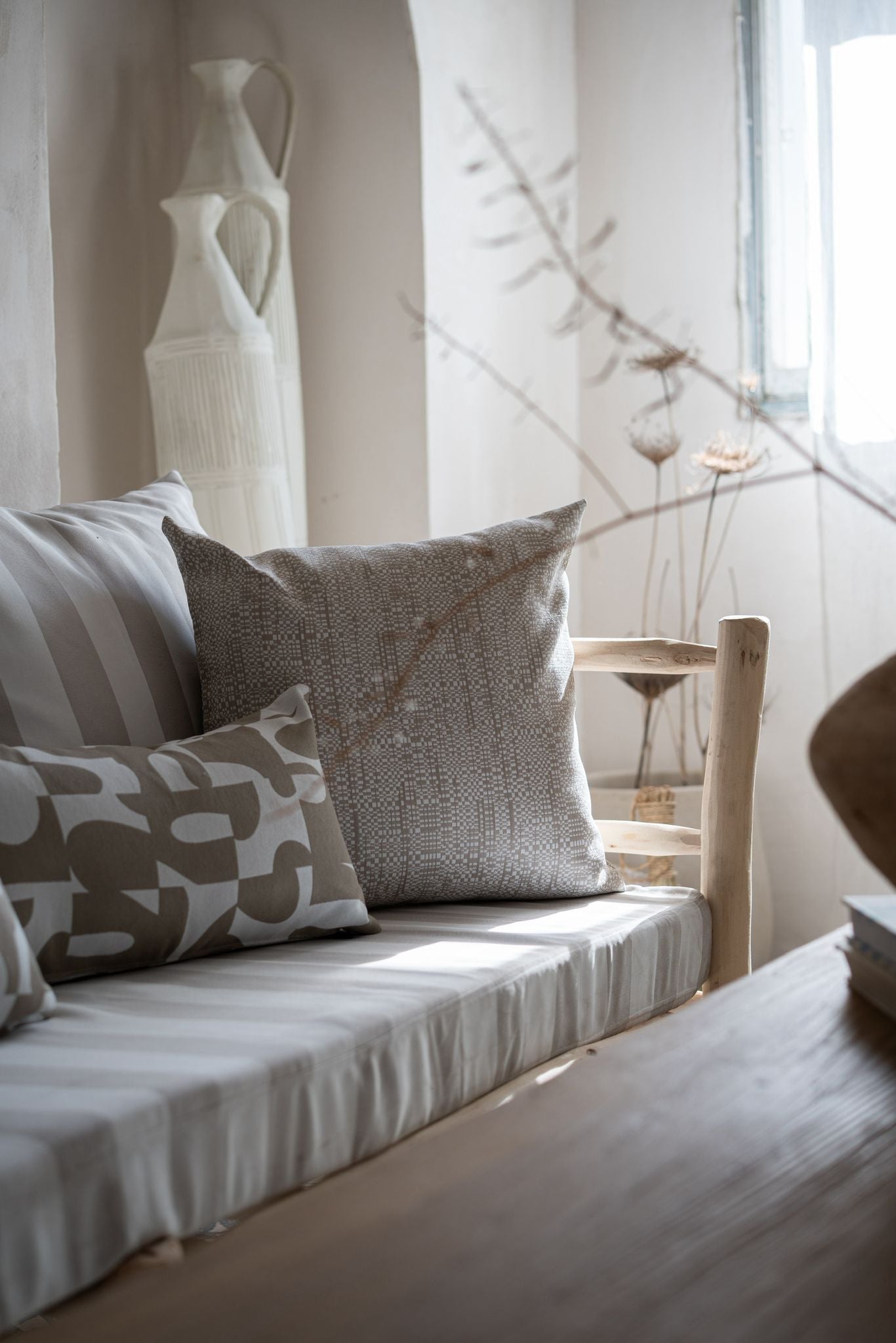 ספה מעץ טבעי | בז'