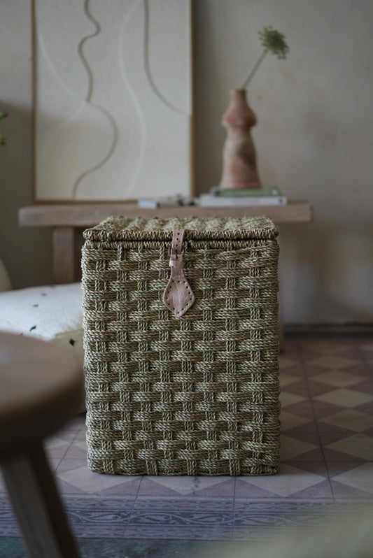 סל כביסה מחבל ורצועת עור