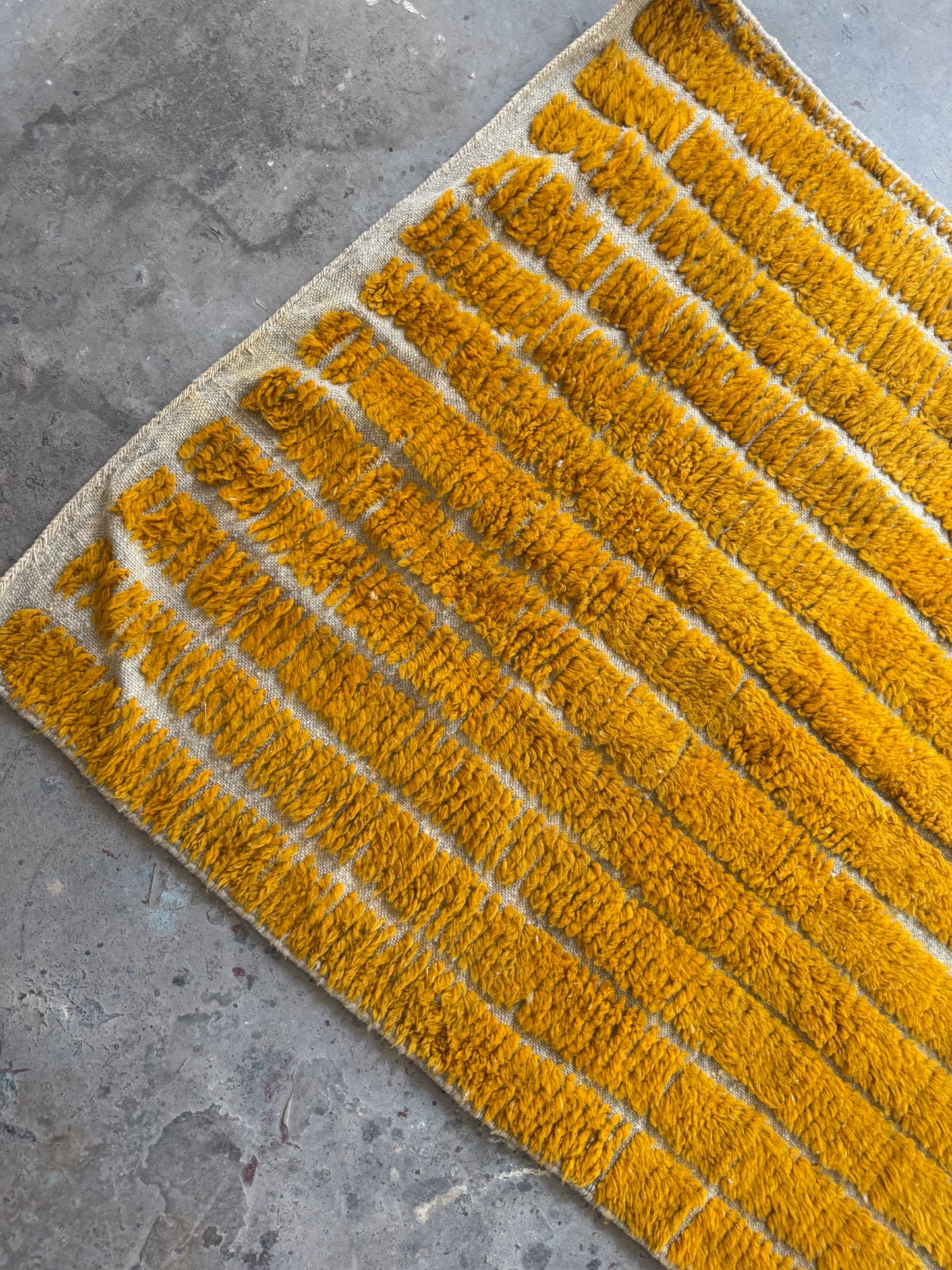 שטיח צמר | פסים חרדל