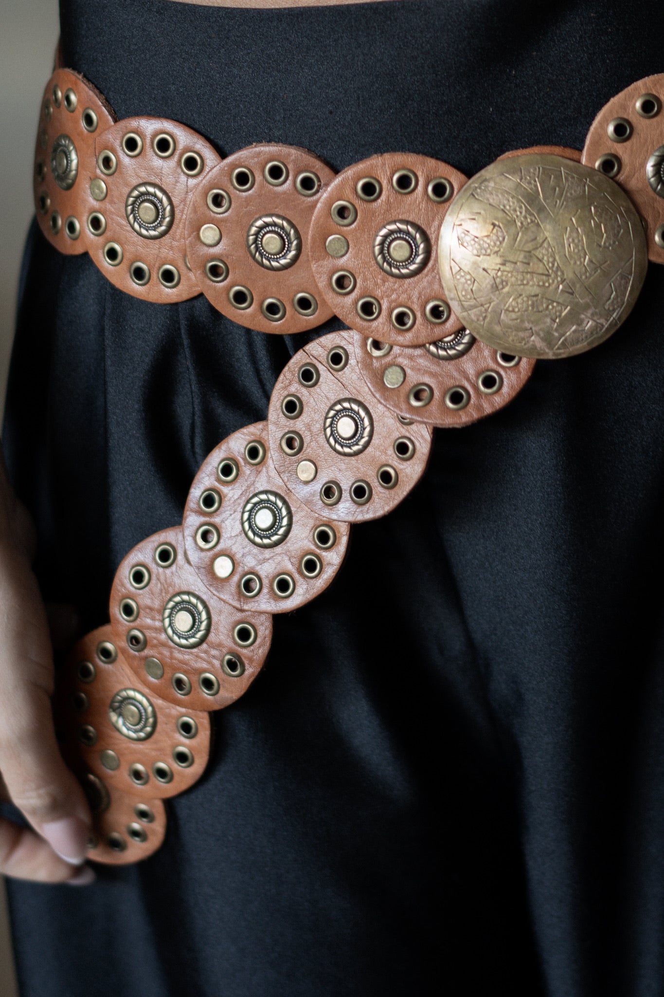 חגורה מעור קאמל | עיגולים