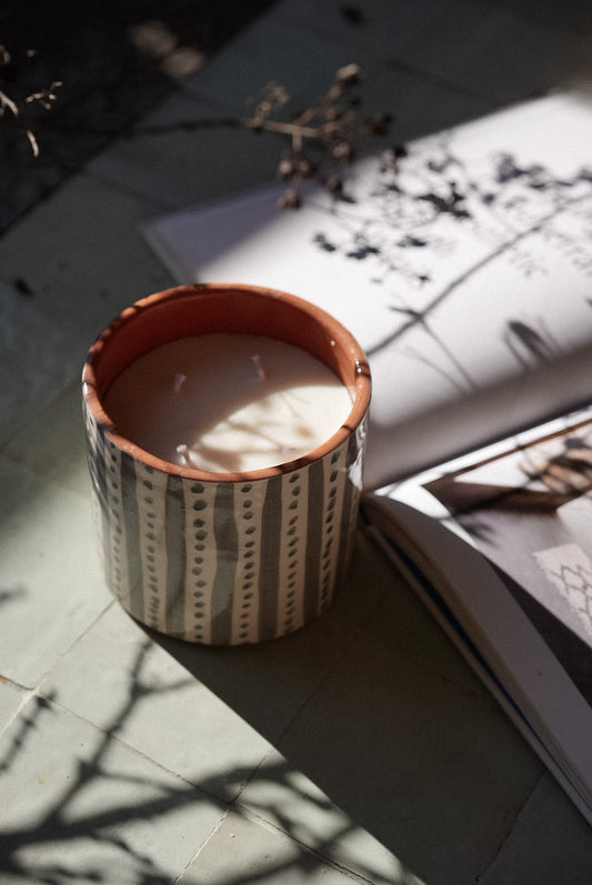 נר ארומטי בכלי | אפור פסים