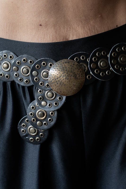 חגורה מעור שחור | עיגולים