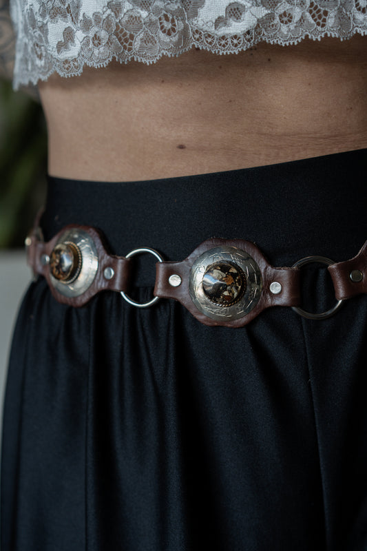 חגורה מעור חום | אבנים