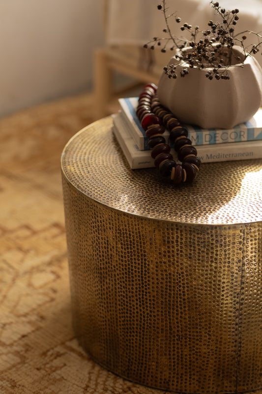 שולחן מרוקע מנחושת