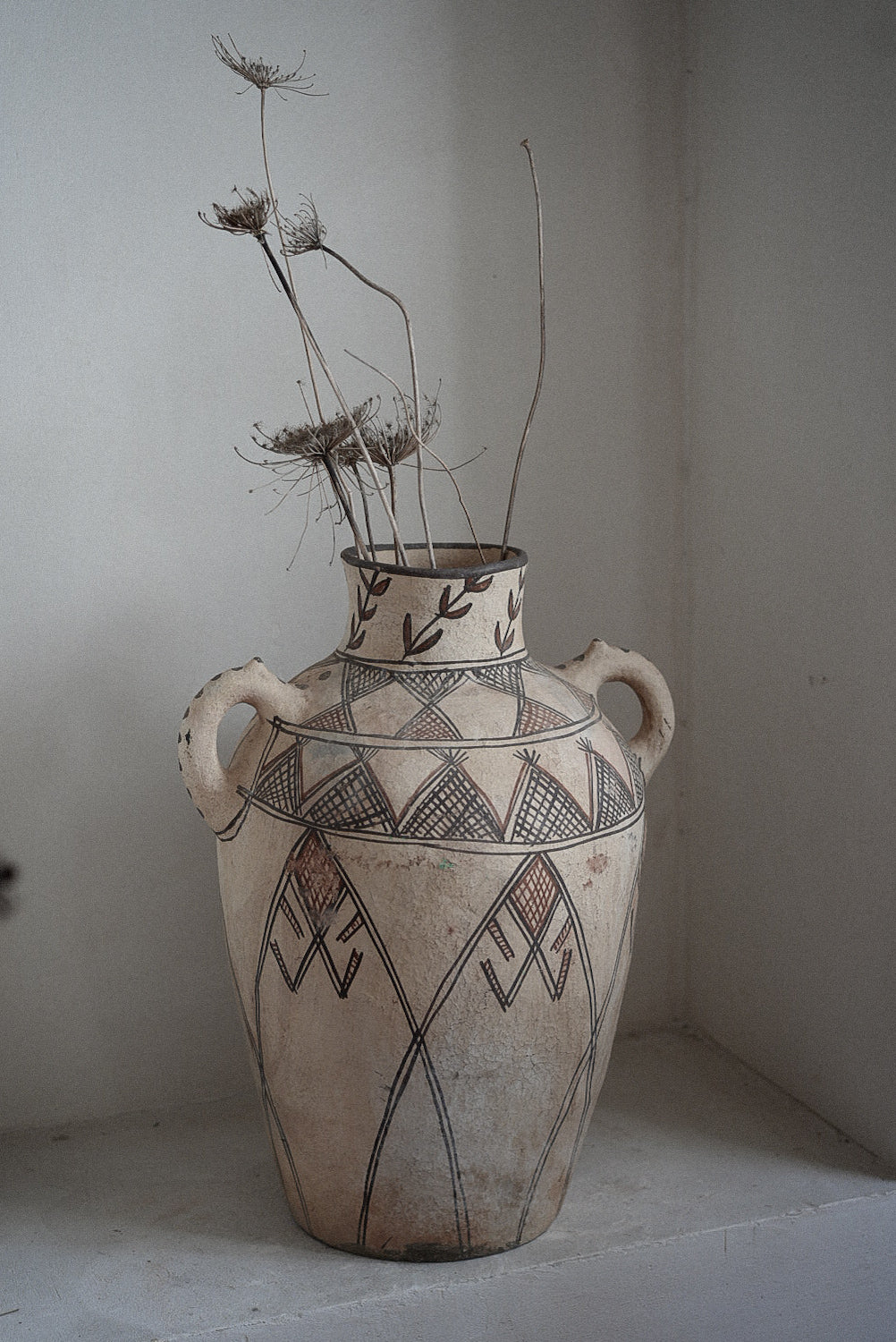 כד חרס ברברי | מעוטר