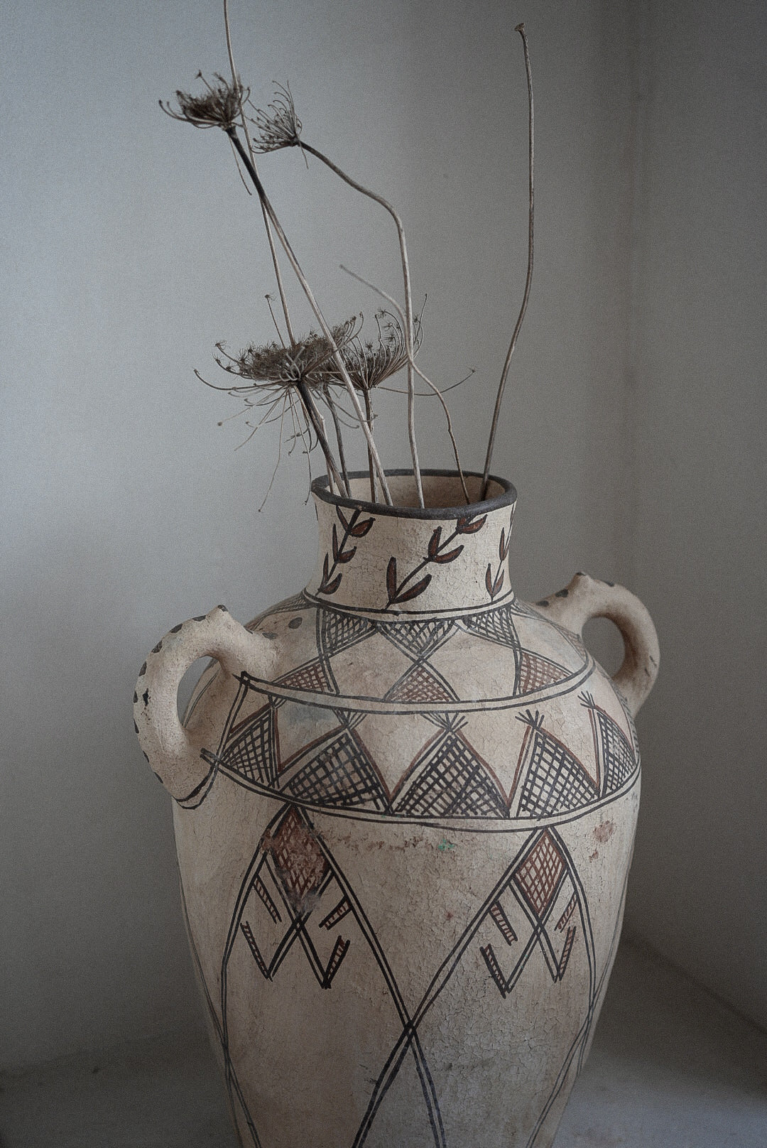 כד חרס ברברי | מעוטר