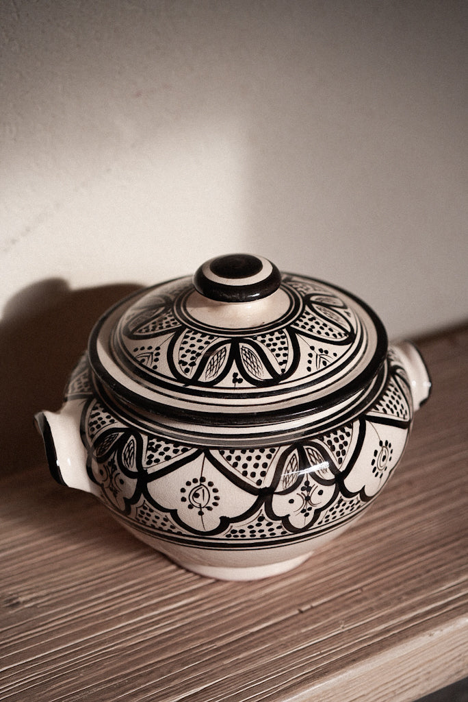 מרקייה שחור | פרחים