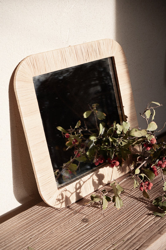 מראה מסגרת רפיה