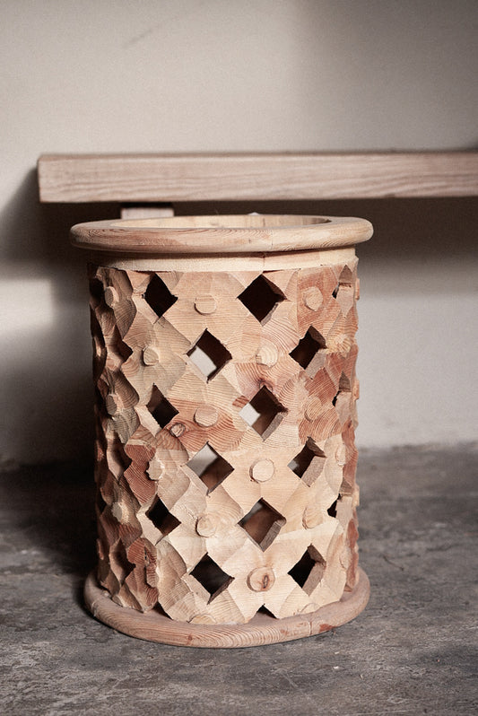 שולחן צד מגולף