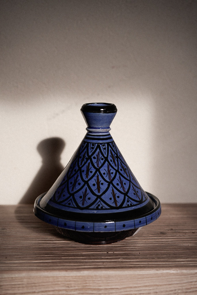 טאג'ין מצויר | כחול מלא קשקשים