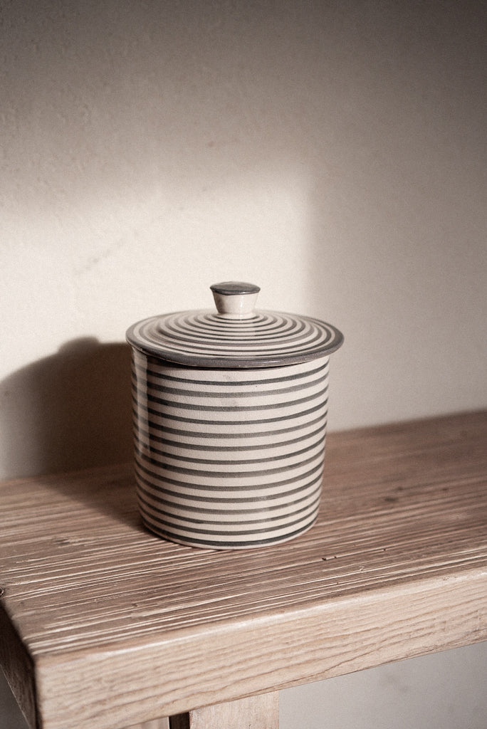 קופסת עוגיות פסים | אפור