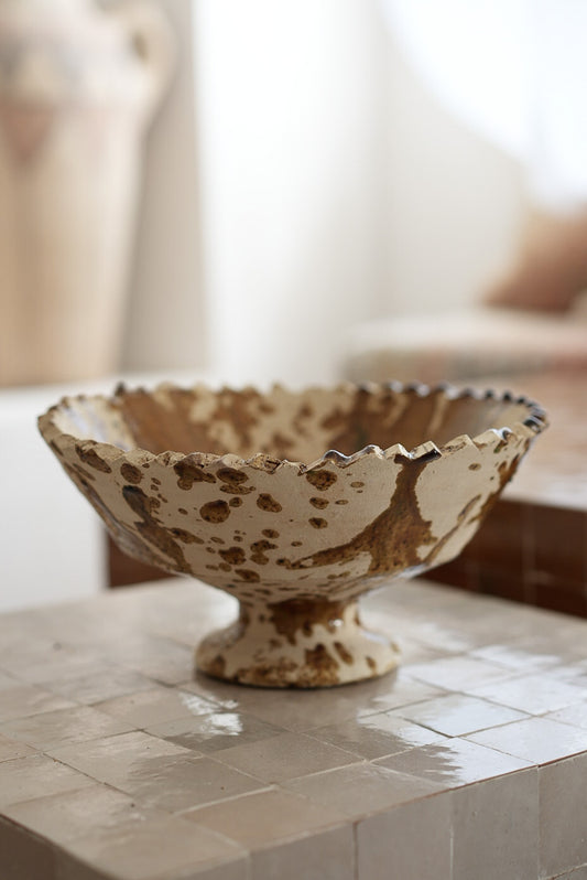 קערה על רגל | פרא