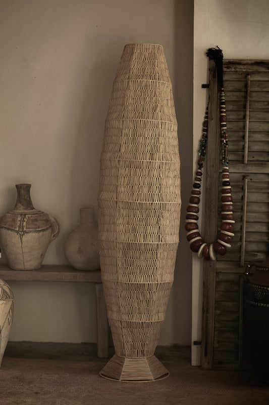 מנורת רפיה גבוהה