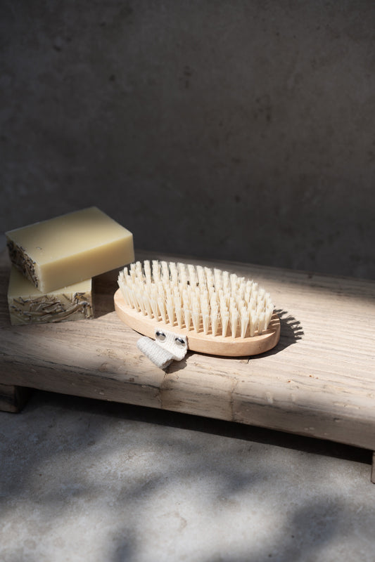 מברשת קרצוף מעץ