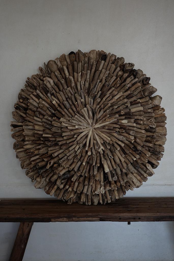 קישוט קיר מענפים