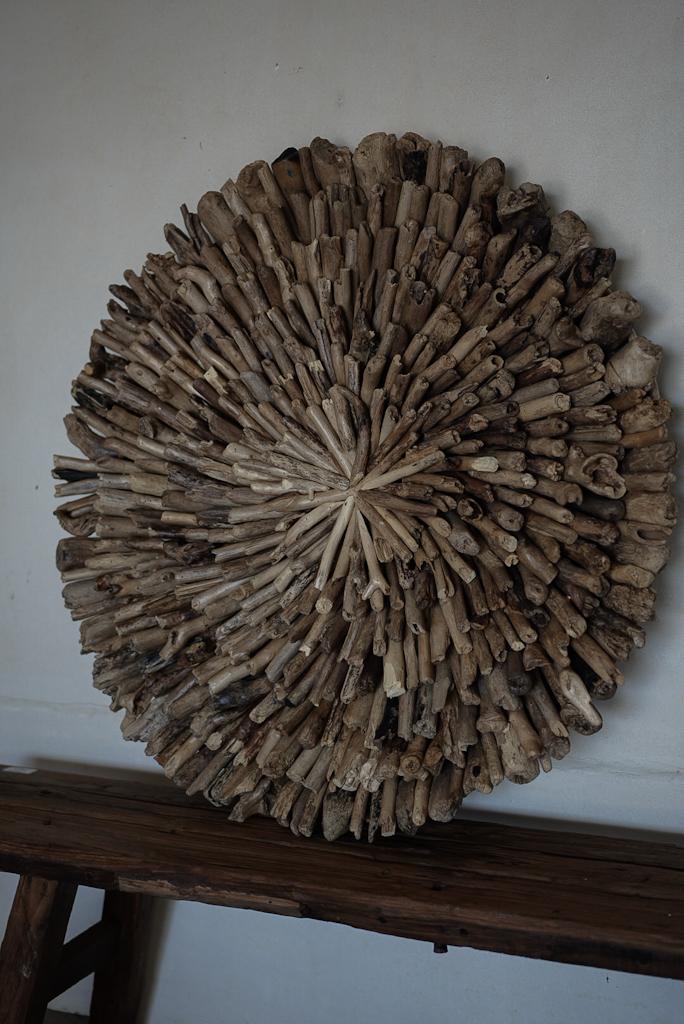 קישוט קיר מענפים