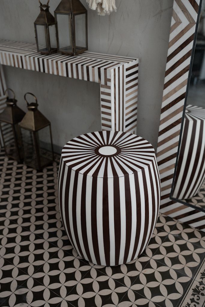 שולחן צד פסים | חום